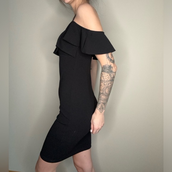 Black Off The Shoulder Le Chateau Dress - Picture 2 of 4